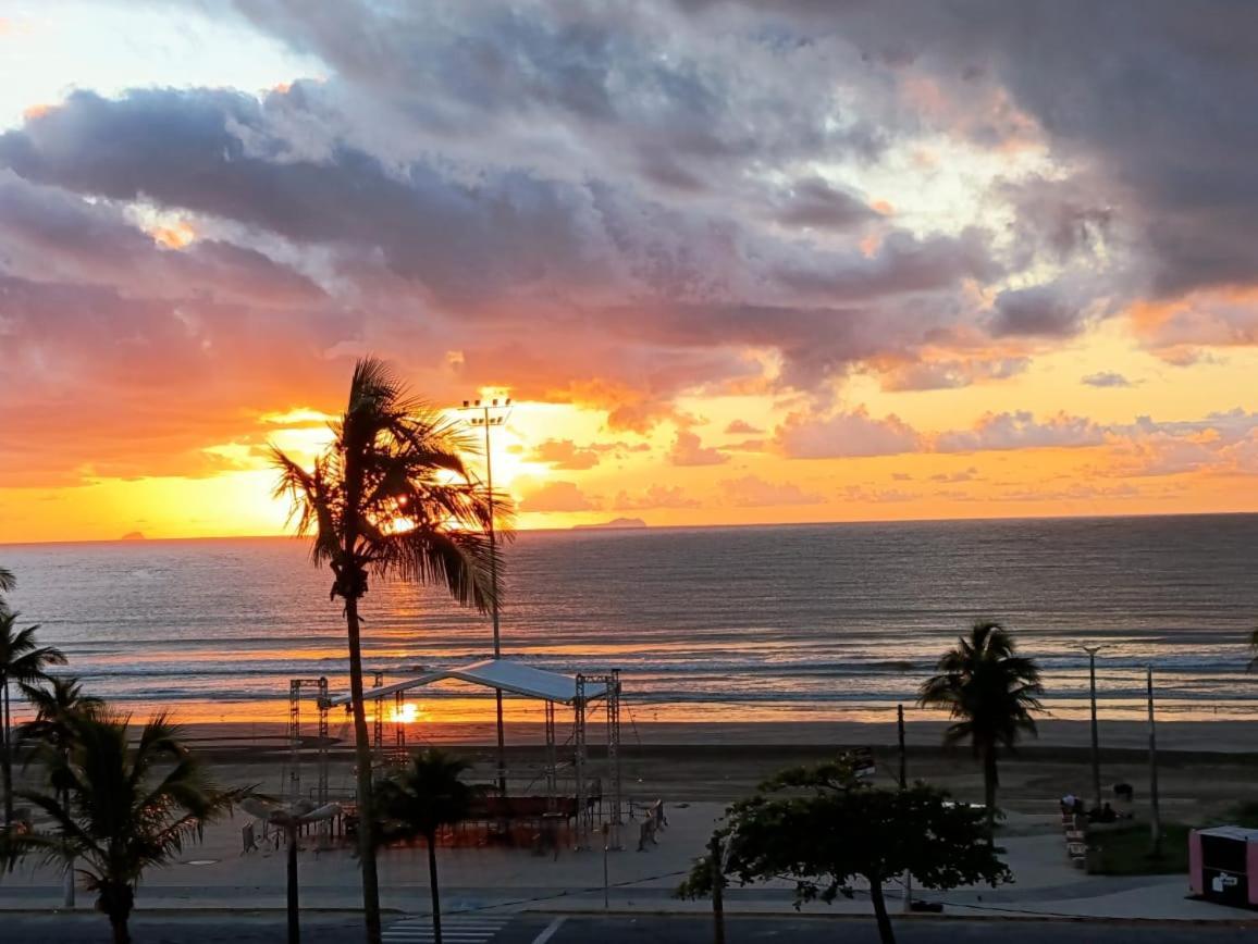 Apto Em Frente Ao Mar - Predio Redondo Peruibe Ruang foto